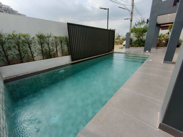 ขายหรือปล่อยเช่า  พลูวิลล่าหรู ใกล้ทะเลจอมเทียน พัทยา ทำรายวันได้