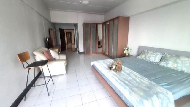 ขายหนึ่งคอนโดห้องใหญ่ 80 ตรม.เป็นห้องมุม 2 ห้องนอน 2 ห้องน้ำ ชั้น 12B วิวเมือง ติดถนนรัตนาธิเบศร์ ติดMRT บางกระสอ  อาคารเดียว 15 ชั้น เป็นโครงการอยู่ใจกลางย่านธุรกิจ ที่มีความเจริญ ทำเลดีใกล้แหล่งช้อปปิ่งมากมาย ศูนย์ราชการจังหวัดนนทบุรี ตลดอจนการคมนาคมที่สะดวก ติดรถไฟฟ้าสายม่วง สถานีบางกระสอ อ.เมือง จ.นนทบุรีจุดเด่น:- โครงการติดถนนใหญ่รัตนาธิเบศร์- โครงการติดรถ�