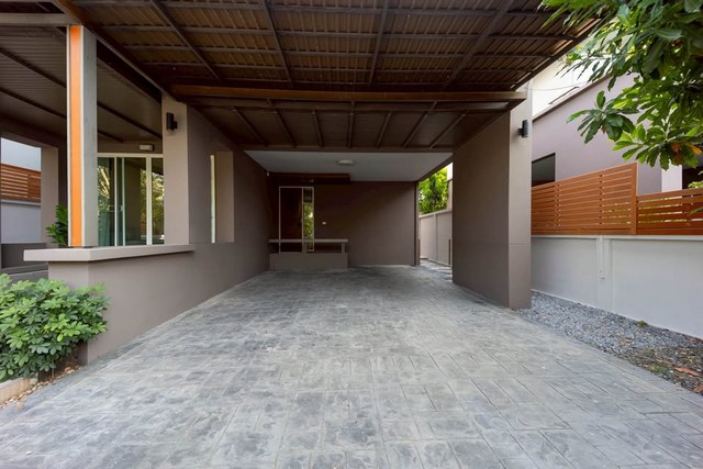 ให้เช่าบ้านเดี่ยว4ห้องนอน  ใกล้ธรรมศาสตร์ ศูนย์รังสิตเพียง 15 นาทีหมู่บ้านบารานีเรสซิเดนซ์ คลองสาม คลองหลวง ปทุมธานี 