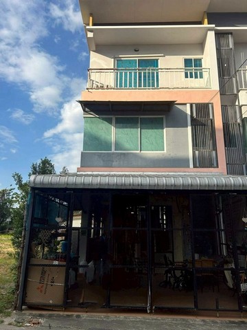 ทาวน์โฮม 3 ชั้น เหมาะค้าขาย ทำออฟฟิศ หรืออยู่อาศัย เจ็ดยอด