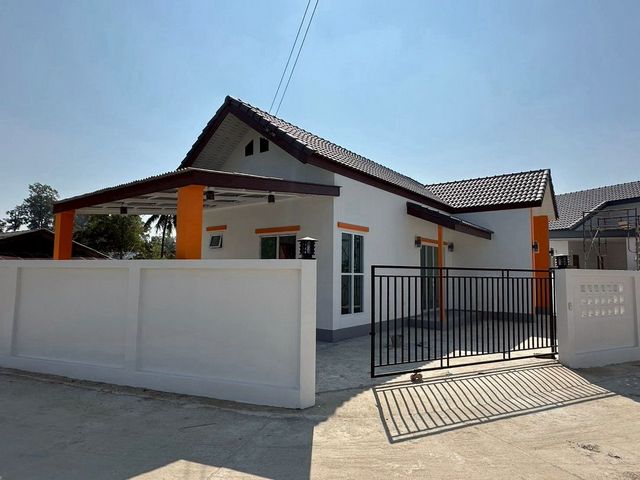 ราคาเริ่มต้นที่ 1.69 ล้าน บ้านชั้นเดียว #โซนสารภี มีให้เลือกถึง 4 หลัง ทำเลเงียบสงบ เดินทางสะดวก เหมาะทั้งอยู่อาศัย และลงทุน