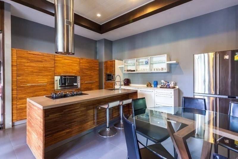 ขายบ้านสุขุมวิท39 4 ชั้น ใกล้ BTS พร้อมพงษ์ เนื้อที่ 188 ตารางวาขายบ้านสุขุมวิท39 เขตวัฒนา ใกล้ Terminal 39 และ BTSพร้อมพงษ์ที่ตั้ง สุขุมวิท 39 แขวงคลองตันเหนือ เขตวัฒนา กรุงเทพฯ 10110รายละเอียด- บ้านเดี่ยว ขนาด 4 ชั้น เนื้อที่ 188 ตารางวา- พื้นที่ใช้สอย 1,250 ตรม. พร้อมลิฟท์- 5 ห้องนอน 4 ห้องน้ำ ห้องโฮมเธียเตอร์- พร้อมเฟอร์นิเจอร์แบรนด์นำเข้า- ห้องครัวฝรั่ง-ครัวไทย- สระน้ำเกลือ-maid quarter- ลานจอด�