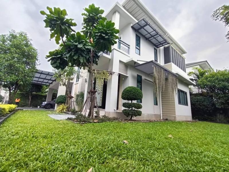 H.334H.334เพอร์เฟค มาสเตอร์พีซ เซนจูรี่ รัตนาธิเบศร์ที่ตั้ง ถ.รัตนาธิเบศร์ ต.ไทรม้า อ.เมืองนนทบุรี จ.นนทบุรีรายละเอียด- บ้านหลังมุม เนื้อที่ 130.2 ตร.ว. พื้นที่ใช้สอย 288 ตร.ม.- หน้าบ้านหันทิศเหนือ- 5 ห้องนอน (ห้องนอนบน 3 ห้อง, ห้องนอนล่าง 1 ห้อง, ห้องแม่บ้าน 1 ห้อง)- 6 ห้องน้ำ (ทุกห้องนอนมีห้องน้ำในตัว ห้องน้ำในห้องนอนใหญ่มีอ่างอาบน้ำ, ห้องน้ำชั้นล่าง 1 ห้อง)- 2 ห้องโถง (ชั้นบนเป็นห้อ