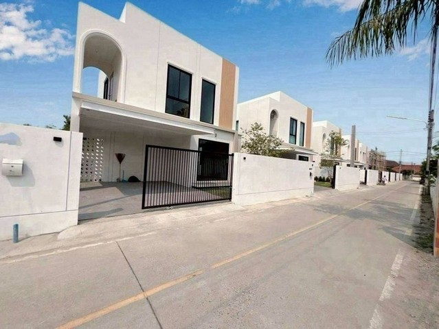 บ้านสร้างใหม่ 2 ชั้น สไตล์โมเดิร์น ตกแต่งครบ พร้อมเข้าอยู่ สันผักหวาน 