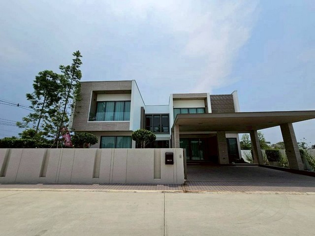 พูลวิลล่าหรู สไตล์โมเดิร์นพูลวิลล่า พร้อมเข้าอยู่ เมืองเชียงใหม่