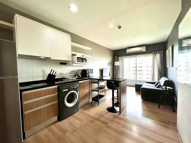 ขายคอนโด The Seed Musee Sukhumvit 24 ใกล้ BTS พร้อมพงษ์ 44 ตร.ม. 1 ห้องนอน ห้องมุม พร้อมผู้เช่า ราคา 5,500,000 บาทรายละเอียดทรัพย์คอนโด The Seed Musee สุขุมวิท 24 โลว์ไรส์ ทำเลใจกลางสุขุมวิทขนาด 44 ตารางเมตร1 ห้องนอน 1 ห้องน้ำชั้น 7 ห้องหัวมุม แบบ Orsayห้องกว้างกว่าห้องทั่วไป มีหน้าต่างในห้องน้ำ รับแสงธรรมชาติตกแต่งครบ Fully Furnished พร้อมอยู่ขายพร้อมผู้เช่า เหมาะสำหรับนักลงทุนบรรยากาศเงียบสงบ เป็นส่วนตัว ใจ�