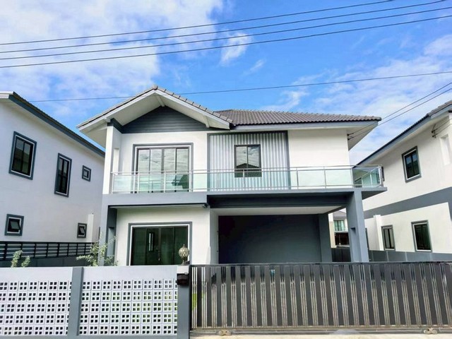 บ้านเดี่ยวหลังใหญ่ 2 ชั้น เฟอร์นิเจอร์ครบ หิ้วกระเป๋าเข้าอยู่ สันทราย