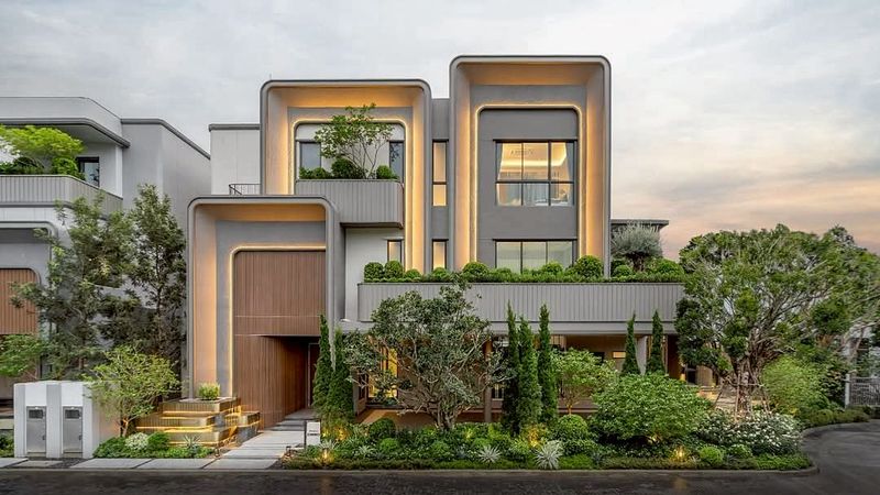 H.531แกรนด์ บางกอก บูเลอวาร์ด ดอนเมือง-แจ้งวัฒนะที่ตั้ง ถนนศรีสมาน อำเภอปากเกร็ด จังหวัดนนทบุรี 11120รายละเอียดโครงการ-ประเภทบ้าน: คฤหาสน์ 3 ชั้น-พื้นที่ใช้สอย 450 ตรม.- 4 ห้องนอน-5 ห้องน้ำ-3 ที่จอดรถ- มีลิฟต์ในตัวสิ่งอำนวยความสะดวก-ล็อบบี้-ฟิตเนส-สโมสร-โคเวิร์กกิ้งสเปซ-พื้นที่นั่งพักผ่อน-สระว่ายน้ำ-สนามเด็กเล่นงสวนส่วนกลาง-ระบบรักษาความปลอดภัย Triple Security System พร้อม Smart Gate ที่ค�