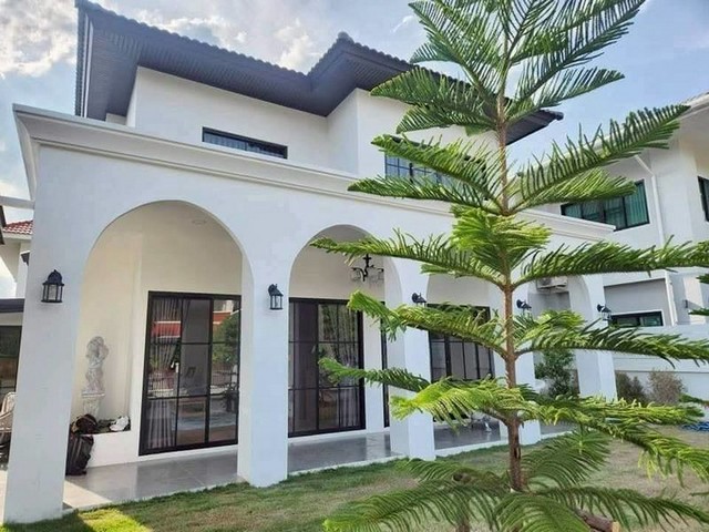 #บ้านสวยในโครงการกรีนวัลเล่ย์ สไตล์บ้านแบบโมเดิร์น เมดิเตอร์เรเนียน ที่ตั้ง ต.ริมใต้ อ.แม่ริม จ.เชียงใหม่Vาย/เช่าขายเพียง 8,900,000เช่า60,000เนื้อที่ 94 ตารางวาบ้าน 2 ชั้น 4 ห้องนอน 3 ห้องน้ำ ห้องรับแขก ห้องครัว ที่จอดรถ 2 คัน ห้องชักล้าง พื้นที่สวนหน้าบ้าน สระว่ายน้ำ 3×7 พื้นที่ใช้สอย 268 ตารางเมตร พร้อมแอร์ เครื่องทำน้ำอุ่น เฟอร์นิเจอร์ พร้อมเข้าอยู่ อยู่ในโครงการ  มีพนักง�