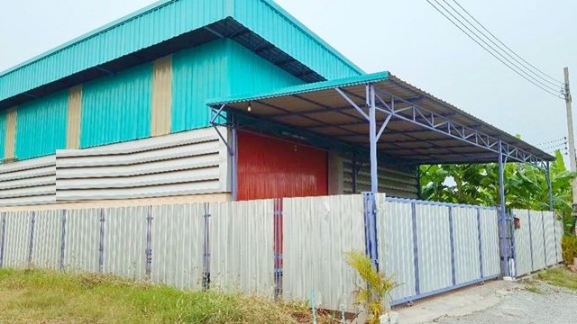 และ เซ็นทรัล พระราม 2 3 กม.ใกล้ รร.วัดท่าข้าม 800 ม.อนามัยเจริญ 29-35 โกดังให้เช่า 1 นอน 1 น้ำ ขนาด 106 ตร.ว. พื้นที่ใช้สอย 425 ตร.ม.37,999 B-M. อาคารโปร่งโล่ง รถคอนเทนเนอร์เข้าได้ เหมาะเก็บสินค้า และกระจายสินค้าในโซนบางขุนเทียนAnamai Charoen 29-35 Warehouse for rent 1bed 1bath near Wat Thakham Sch 800.m. and Central Rama2 3.km. Land size 106 sq.wa. usable area 425 sq.m. 37,999 B-M. Spacious and well ventilated warehouse suitable for storage and distribution with container truck access อนามัยเจริญ 29-35ถ.พระราม 2 บางขุนเทียน แขวงท่าข้าม เขตบางขุนเทีย�