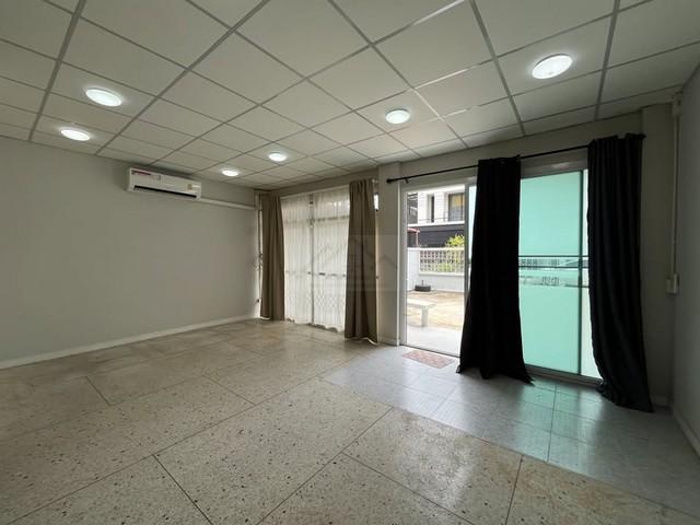 ให้เช่า โฮมออฟฟิศ 2 ชั้น พัฒนาการ ซอย 23 Renovate ใหม่ทั้งหลัง ทำเลดี ใกล้ เอกมัย ทองหล่อ*** ราคาเช่า 30,000 บาท/เดือน มัดจำ 2 เดือน ล่วงหน้า 1 เดือนติดต่อ คุณช่อผกา โทร 0616198565 LINE 0616198565สำรอง LINE 0812523279 ส่งลิ้งก์ไว้ได้เลยรหัส# T26-254โฮมออฟฟิศ 2 ชั้น พัฒนาการ 23 Renovate ใหม่ทั้งหลัง- ขนาด 35 ตรว.- พื้นที่ใช้สอย 150 ตรม.,- 3 ห้องนอน- 2 ห้องน้ำ- 2 ที่จอดรถ- เครื่องปรับอากาศใหม่ครบทุกห้อง- ทำเลดี ใกล้ เอกมัย – ทองหล่อ �