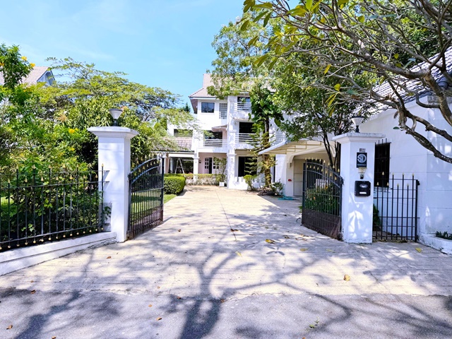 Chocolate Ville 2.1 กม. 4นอน รามอินทรา สนามกอล์ฟ 18 หลุมFashion ให้เช่าคฤหาสน์ Pool Villa 3ชั้น 200ตารางวา 1,200ตรม. ซอยเสรีไทย 51-61 64,998 บาทต่อเดือน 3น้ำ มีอ่างน้ำวน ถนนประเสริฐมนูกิจ NIDAChocolate Ville 2.1km. Fashion 4bed 3-story pool villa for rent 200sq.wah (1,200 sq.m)  Soi SeriThai 51-61 64,998baht per month. 3bath with jacuzzi. Ramintra 18-hole golf course Praserthmanukit Road NIDA.ถนนประเสริฐมนูกิจ ซอยเสรีไทย 55-61 แขวงรามอินทรา เขตคันนายาว กรุงเทพมหานคร 10230200 ตารางวา 1,200ตรม.ราคาเช่า65000 บาทต่อเดือนสัญญา 1–3 ปีเจ้าของให้เช่าเอ�