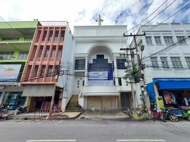   ขายสำนักงาน ปัตตานี (อาคารสำนักงาน 3 ชั้น มีชั้นดาดฟ้า)  ถนนฤาดี เมืองปัตตานี  ถนน ฤาดี ตำบล อาเนาะรู อำเภอ เมืองปัตตานี จังหวัด ปัตตานี  ราคาโปรโมชั่น  24,043,000   บาท    ลดจาก  29,166,000  บาท ราคาโปรโมชั่นตั้งแต่วันที่  2 มีนาคม - 31 พฤษภาคม 2569  รายละเอียดทรัพย์ -  เนื้อที่ 137.10 ตร.ว.   พื้นที่ใช้สอย 1509.00 ตร.ม. -  บ้านหันไปทางทิศ ตะวันออกเฉียงเหนือ  พิกัดทรัพย์ :  https://maps.app.goo.gl/n5ygCBTN5LA37Zr76  สถานที่ใกล้เคีย