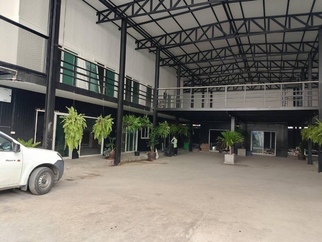 ให้เช่าอาคาร 2 ชั้น ขนาด 1,500 ตรม. ซอยรัชดา 14 พร้อมลานจอดรถ ใกล้ MRTห้วยขวาง*** ราคาเช่า 300,000 บาท/เดือน   ติดต่อ::  ชยา  โทร/ID Line:: 0942823961   Link Line:: https://line.me/ti/p/3xFA1An8Kcรหัส# JJ008อาคารออฟฟิศ 2 ชั้น รัชดา 14 ใกล้ MRT ห้วยขวางพื้นที่ 1,500 ตรม.หลังคาสูง 8 เมตรระบบไฟฟ้าระบบน้ำประปาห้องน้ำพร้อมลานจอดรถเหมาะทำกิจการที่พักรายวัน/รายเดือน, ออฟฟิศ, สตูดิโอ, โกดังเก็บของ, ทำโรงเรียนสอนต่าง ๆ ฯลฯ*** ราคาเช่า 300,000 บาท/เดื�