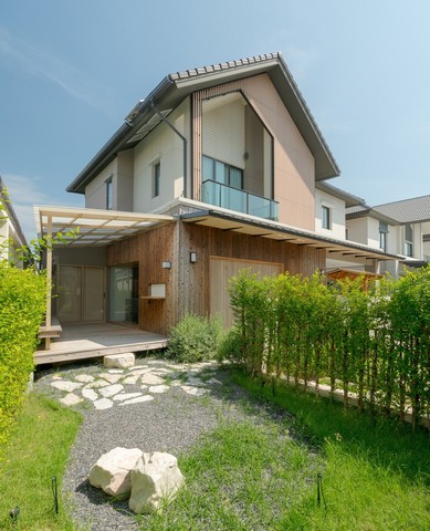 บ้านหรูแต่งครบ สไตล์ญี่ปุ่น  สวยน่าอยู่ พร้อมอยู่ได้ทันที! หลังมุม ทิศใต้ ลมดี ตกแต่ง Built-in ทั้งหลังโครงการ SC Asset ใกล้เมกะบางนา ราคาพิเศษสุดๆ เพียง 12.9 ล้านบาท บอกเลยคุ้มสุดๆ!!Bangkok Boulevard Srinakarin – Bangna• พื้นที่ 61.3 ตร.วา | ใช้สอย 233 ตร.ม.• ฟังก์ชันจัดเต็ม: 3 ห้องนอน / 4 ห้องน้ำ / ห้องทำงาน / ห้องแม่บ้าน / ห้องญี่ปุ่นเสื่อทาทามิแท้• ที่จอดรถ 2 คัน พร้อม Active Airflow, แอร์ 6 ตัวเฟอร์ฯ ครบ บรรยากาศญี่ปุ�