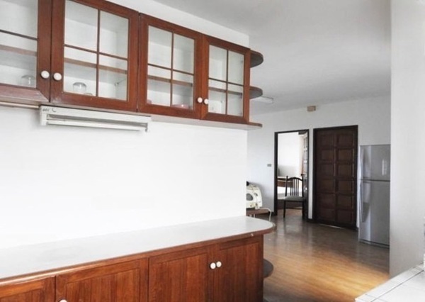  C28018  2 ห้องนอน | 2 ห้องน้ำ | 1 ห้องนั่งเล่น | 1 ห้องครัว ราคาเพียง 4,960,000 บาท ค่าโอน 50-50เฉลี่ยเพียง 40,000 บาท/ตร.ม. เท่านั้น!!(ต่ำกว่าราคาตลาดในโครงการเดียวกันประมาณ 10,000–15,000 บาท/ตร.ม.) ราคา ถูกกว่าตลาด คอนโดโครงการเดียวกัน พื้นที่ใหญ่ เหมาะปล่อยเช่าชาวต่างชาติหรือครอบครัวทำเลใจกลางเมืองศรีราชา เดินทางสะดวก รายล้อมด้วยแหล่งธุรกิจ โรงพยาบาล ห้างสรรพสินค้าที่ตั้ง https://maps.app.goo.gl/KBieZ3KPx98GnAm