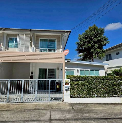 ให้เช่า 25,000 บาท/เดือน #พฤกษาวิลล์ #ราชพฤกษ์–#แม่เหียะ บ้านพร้อมโฮมออฟฟิศ #แปลงมุม ใกล้ #ABA – ทำเลดี เดินทางสะดวก เหมาะสำหรับอยู่อาศัยและทำงานในบ้านเดียวกัน #ไม่รับสัตว์เลี้ยงรายละเอียดบ้าน• บ้านในโครงการ เงียบสงบ น่าอยู่• เนื้อที่ 24 ตารางวา• พื้นที่ใช้สอยประมาณ 170 ตารางเมตร• 4 ห้องนอน | 3 ห้องน้ำ• 1 ที่จอดรถ• ต่อเติม ห้องทำงาน (Home Office)• ต่อเติม ห้องครัว• ต่อเติม โรงจอด�