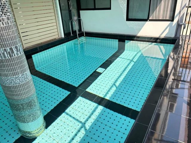 ให้เช่า 12,000 บาท/เดือน 30 ตรม. #Finn5 #สวนดอก คอนโด #ห้องมุม ห้องกว้าง แยกเป็นสัดส่วน #เฟอร์นิเจอร์ครบ #พร้อมเข้าอยู่ได้เลย #ใกล้โรงพยาบาลสวนดอก #ใกล้มช.ขนาดห้อง 30 ตรม.ชั้น 21 ห้องนอน 1 ห้องน้ำ1 ครัว เฟอร์นิเจอร์ ครบ เครื่องใช้ไฟฟ้า ครบ สิ่งอำนวยความสะดวก ลิฟท์ รปภ สระว่ายน้ำ ฟิตเนต ที่จอดรถยนต์เพียงพอแน่นอนค่ะค่าน้ำ ค่าไฟ จ่ายตามจริงที่ใช้งาน ค่าเช่าเดือนละ 12,000 บาท (สัญญาเ�