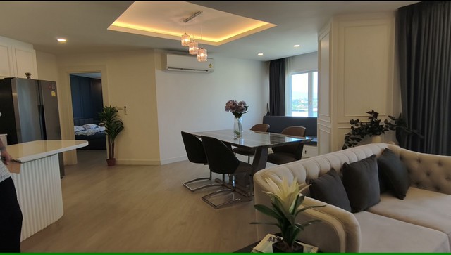 ขายคอนโดเชียงใหม่ ห้องใหญ่ 120 ตร.ม. วิวภูเขา 2 ห้องนอน ใกล้สนามบินคอนโดห้องขนาดใหญ่พิเศษในเชียงใหม่ พื้นที่ใช้สอยกว้างถึง 120 ตารางเมตร เหมาะสำหรับการอยู่อาศัยระยะยาว หรือซื้อเพื่อการลงทุนปล่อยเช่า ทำเลดีเดินทางสะดวก ใกล้สนามบินและแหล่งไลฟ์สไตล์สำคัญของเมืองเชียงใหม่ห้องได้รับการตกแต่ง Built-in อย่างดีทั้งห้อง พร้อมเฟอร์นิเจอร์และพื้นที่ใช้สอยกว้างขวาง �