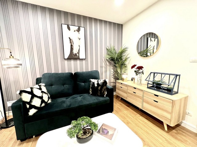 ขายโฮมออฟฟิศ 3.5 ชั้น 227 ตร.ม ดิ ออเธอร์ รัชดา 32 The Author Ratchada 32 Double Volume สูง 6.5 ม. สวยหรู เข้าออกหลายเส้นทาง *** ราคาขาย 11 ล้านบาท *** ราคาเช่า 60,000 บาท / เดือน  ติดต่อ::  ชยา โทร/ID Line:: 0942823961   Link Line:: https://line.me/ti/p/3xFA1An8Kcรหัส# T26-282โฮมออฟฟิศ 3.5 ชั้น ดิ ออเธอร์ รัชดา 32 The Author Ratchada 32• พื้นที่ใช้สอย 227 ตร.ม.• 3 ห้องนอน (ดัดแปลงเป็นห้องประชุม/ห้องบริหาร/สตูถ่ายงานได้)• 4 ห้องน้ำ• จอดรถ 2 คัน• หน้ากว้าง 5.2 ม. เหมาะโต๊ะทำงานหลายชุด• Doub