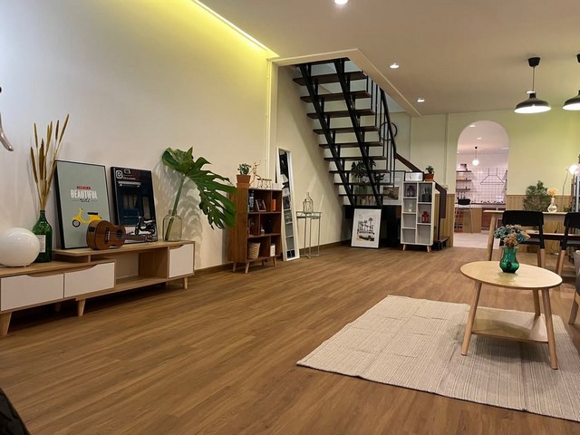 ให้เช่าทาวน์เฮ้าส์ 2 ชั้น หมู่บ้าน คลองจั่นวิลล่า 2 ซอยนวมินทร์149  ตกแต่งสวย พร้อมเข้าอยู่ราคาเช่า 33,000 บาท สัญญา 1 ปี ประกัน 2 เดือน ล่วงหน้า 1 เดือนรหัส P350ติดต่อ คุณช่อผกา โทร 0616198565 LINE 0616198565สำรอง LINE 0812523279 ส่งลิ้งก์ไว้ได้เลย-พื้นที่ 23 ตรว.พื้นที่ใช้สอยประมาณ 184 ตรม.  -2 ห้องนอน  2 ห้องน้ำ จอดรถในบ้าน 1 คัน หน้าบ้าน 1 คัน -ตกแต่งสวยพร้อมเข้าอยู่ -เครื่องใช้ไฟฟ้า เครื่องดูดควันในครัว,เ�