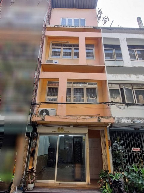 ให้เช่าตึกแถว 4 ชั้น 120 ตร.ม. ซอย​สุขุมวิท​ 93 ใกล้ BTS บางจาก เพียง 150 เมตร อยู่อาศัยหรือทำออฟฟิศได้ *** ราคาเช่า 25,000 บาท/เดือน  * จดทะเบียนบริษัท 30,000 บาท* ทำ Airbnb 40,000 บาทติดต่อ::  ชยา โทร/ID Line:: 0942823961   Link Line:: https://line.me/ti/p/3xFA1An8Kcรหัส# T26-276ตึกแถว 4 ชั้น ซอย​สุขุมวิท​ 93 ใกล้ BTS บางจาก เพียง 150 เมตร- ขนาดพื้นที่ใช้สอย 120 ตร.ม. - มีห้องเปล่า 3 ห้อง  (อยู่ชั้น 3 กับ ชั้น 4)- มีห้องน้ำ 2 ห้อง ห้องอาบน้ำ 1 ห้อง- มีระเบียงลานซั�