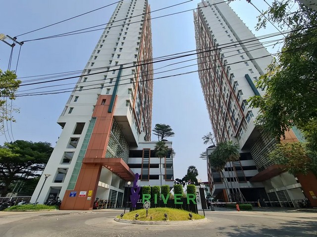   ขาย บ้านเดี่ยว/ทาวน์เฮ้าส์/คอนโด โครงการ คอนโด ไอวี่ ริเวอร์ ราษฎร์บูรณะถนน ราษฎร์บูรณะ แขวง ราษฎร์บูรณะ เขต ราษฎร์บูรณะ จังหวัด กรุงเทพมหานคร  ราคาโปรโมชั่น  1,569,000   บาท    ลดจาก 2,084,000  บาท ราคาโปรโมชั่นตั้งแต่วันที่  2 มีนาคม - 31 พฤษภาคม 2569  รายละเอียดทรัพย์  -  พื้นที่ใช้สอย 29.77 ตร.ม.  พิกัดทรัพย์ : https://maps.app.goo.gl/g1VpNtwkSxvYkoDu8  สถานที่ใกล้เคียง   -  บิ๊กซี ซูเปอร์เซ็นเตอร์ ราษฎร์บูรณะ - โรงพ�