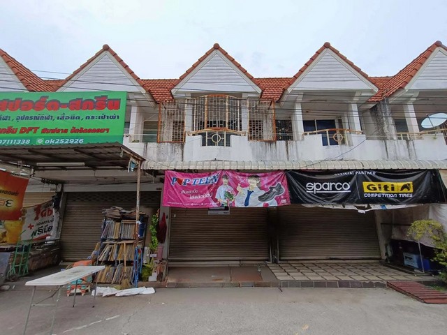   ขาย บ้านเดี่ยว/ทาวน์เฮ้าส์/คอนโด โครงการ อาคารพาณิชย์ เมืองเก่า ขอนแก่น ถนนมิตรภาพ เมืองขอนแก่นถนน มิตรภาพ ตำบล เมืองเก่า อำเภอ เมืองขอนแก่น จังหวัด ขอนแก่น  ราคาโปรโมชั่น       1,589,000           บาท    ลดจาก      2,720,000        บาท ราคาโปรโมชั่นตั้งแต่วันที่  2 มีนาคม - 31 พฤษภาคม 2569  รายละเอียดทรัพย์  -  เนื้อที่ 16.20 ตร.ว.  -  2 ห้องนอน 2 ห้องน้ำ   พิกัดทรัพย์ : https://maps.app.goo.gl/TTDKaiCBooHgwDyEA  สถานที่ใกล้เคียง   -  ตลาดต�