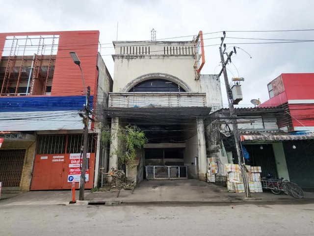   ขาย สำนักงาน ชุมพร เมืองชุมพร ถนนประชาอุทิศ ราคาโปรโมชั่น  ถนน ประชาอุทิศ ตำบล ท่าตะเภา อำเภอ เมืองชุมพร จังหวัด ชุมพร  ราคาโปรโมชั่น  23,744,000   บาท    ลดจาก  27,846,000   บาท ราคาโปรโมชั่นตั้งแต่วันที่  2 มีนาคม - 31 พฤษภาคม 2569  รายละเอียดทรัพย์  -  เนื้อที่ 179.20 ตร.ว.  พื้นที่ใช้สอย 2199.00 ตร.ม.  -  บ้านหันไปทางทิศ ตะวันตกเฉียงใต้  พิกัดทรัพย์ : https://maps.app.goo.gl/SKbL3b7KC6gAQwmj8  สถานที่ใกล้เคียง   -  สถานีรถไฟชุมพ�