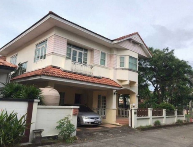 TEL : 092-288 9359 คุณดนิตาLine : https://line.me/ti/p/yxo92dHWP1รายละเอียด : บ้านเดี่ยวมือสองสภาพดี เนื้อที่ขนาด 75.10 ตรว. 3 ห้องนอน 3 ห้องน้ำ จอดรถได้ 2 คัน แถมเฟอร์นิเจอร์ แอร์ส่วนกลาง 500 บาท/เดือนสถานที้ใกล้เคียง : - โรงพยาบาลพญาไทศรีราชา- โรงพยาบาลสมิติเวชศรีราชา - โรงพยาบาลสมเด็จพระบรมราชเทวี ณ ศรีราชา - เจ-ปาร์ค ศรีราชา - ตลาดศุภฤกษ์ - ตลาดวรกิจพลาซ่า2 - ศูนย์การค้าแปซิฟิค พาร์ค ศรีราชา - แม็กซ์แวลู ศ�