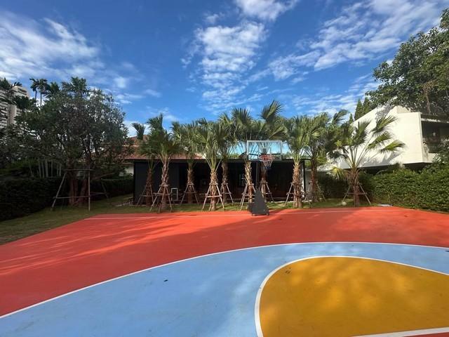 ให้เช่า-ขายที่ดินแปลงสวย ใจกลางเอกมัย 172 ตรว. สุขุมวิท 63 เอกมัย 22 เชื่อมต่อทองหล่อ พระราม 9 เลียบด่วนติดต่อ:: ชยา โทร/ID Line:: 0942823961Link Line:: https://line.me/ti/p/3xFA1An8Kcรหัส# T26-269ที่ดินสวยใจกลางเอกมัย สุขุมวิท 63 ซอยเอกมัย 22- เนื้อที่ 172 ตารางวา- กว้างประมาณ 20 ลึก 36 เมตร- แปลงสวย ทำเลทอง เหมาะสร้างบ้าน หรือทำธุรกิจหลากหลาย เช่น ร้านอาหาร, คาเฟ่, ออฟฟิศ- เข้าออกสุขุมวิท 71, ทองหล่อ, พระราม 9, เลียบด่วนสถานท�