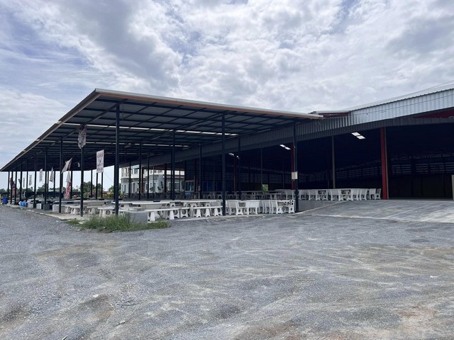 RK0852 ให้เช่าโกดัง 1650 ตารางเมตร ที่ดินไร่กว่า ติดถนนใหญ่ ถนนมาลัยแมน-อู่ทอง  อ.เมือง จ.สุพรรณบุรีโกดังสร้างใหม่ ติดถนนเส้นหลักสุพรรณบุรีที่ดิน 1 ไร่ 1 งาน พื้นที่โกดัง 2 ชั้น  1,650 ตารางเมตรมีออฟฟิตให้ 1 ห้อง ภายในมีห้องครัว+ห้องน้ำในตัวห้องน้ำด้านนอกโกดัง 2 ห้องระบบประตูไฟฟ้า ทั้งโกดังติดถนนใหญ่ ถนนมาลัยแมน-อู่ทอง รถตู้คอนเทนเนอร์-รถใหญ่หนัก เข้าได้สบายพิกัด ต.บาง�