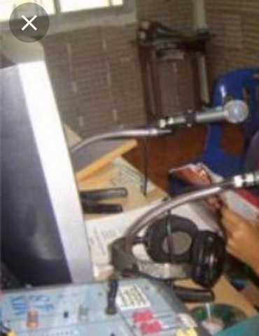 เซ้ง-ขาย กิจการสถานีวิทยุชุมชน FM นนทบุรี 250000 บาท เช่า 20000บาท  หนังสืออนุญาตถูกต้องชัดเจน ดำเนินการออกอากาศ  ON AIR ได้เลย สามารถย้ายที่ตั้งในย่านนทบุรีและบริเวณใกล้เคียง  ออกอากาศได้อย่างถูกต้องตามหนังสืออนุญาต ขายเซ้งพร้อมเครื่องส่ง 500 วัตต์ เสาส่งวิทยุ 30เมตร สายสัญญาณ เบย์เซลคูร่าเขาควาย 4ชุด คอม มิกเซอร์ เครื่องLeonics UPS with stabilizer ไมค์พร้อมหูฟัง สายHadiac หรือสนใจซื้อเฉพ�