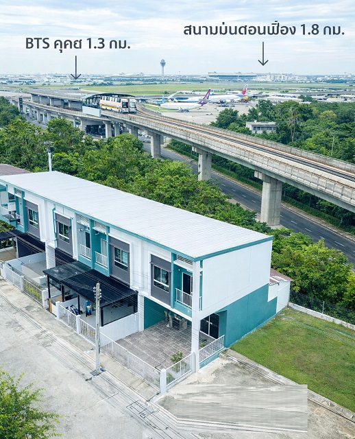สนามบินดอนเมือง 1.8 กม ขาย-เช่าทาวน์โฮม 2 ชั้น 3 นอน BTS คูคต 1.3 กม. 3 น้ำ พื้นที่ใช้สอย 16 ตร.ว. 125 ตร.ม. 15,998B-M. ขาย 3.89 ลบ.ทำเลติดถนนสายไหม เดินทางสะดวก ใกล้รร.ประชานุกูล 700 ม. เหมาะสำหรับอยู่อาศัย ในย่านชุมชนคุณภาพ ตลาดเอซี สายไหม เดินทางสะดวก เชื่อมต่อถนนพหลโยธิน สุขาภิบาล 5 BTS Khukot 1.3 km. For Sale/Rent 2-story townhome 3 bed Don Mueang Airport 1.8 km 3 bath 16 sq.wa. 125 sq.m. usable area 15,998THB-month Sale price 3.89 million THB Located on Sai Mai Road convenient transportation near Prachanukul School 700 m Ideal for living in a quality community area near