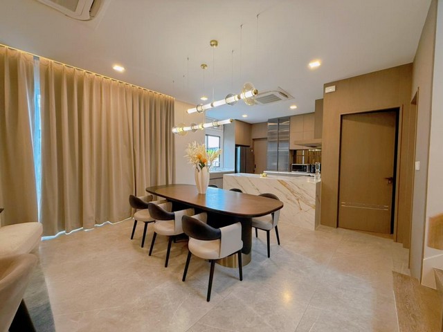 ให้เช่า บ้านเดี่ยว 2 ชั้น โครงการ มัณฑนา บางนา กม. 15 MANTANA Bangna km 15 พร้อมอยู่อาศัย บ้านสวยจาก Land & Housesค่าเช่า 140,000 บาท/เดือน ประกัน 2 ล่วงหน้า 1 เดือน สัญญาเช่าขั้นต่ำ 1 ปีติดต่อ คุณช่อผกา โทร 0616198565 LINE 0616198565สำรอง LINE 0812523279 ส่งลิ้งก์ไว้ได้เลย- เนื้อที่ 76 ตรว. พื้นที่ใช้สอย 240 ตรม. มีสวนสวย ตกแต่งสวย- 4 ห้องนอน 5 ห้องน้ำ( มีเครื่องทำน้ำอุ่นทำห้องค่ะ)- เฟอร์นิเจอร์พร้อมทุกห้อง / ครัวนอกและครัวฝร