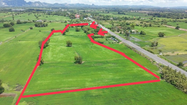 ขายที่ดิน ขายที่นา(ราคาขายเฉลี่ยตรว.ละ1,031บ/ตรว.) (18ไร่-0งาน-85.3ตรว.)(ยก3โฉนดราคารวม 7,516,675 บาท#ราคาต่อรองได้) (สถานที่ใกล้เคียง ธรรมธาดาเจดีย์ สถานปฎิบัติธรรม) ติดถนนลาดยาง 3250 หน้ากว้าง 140 เมตร ท้ายแปลงยาว 265 เมตร ขวาลึก 196.74เมตร ซ้ายลึก 135 เมตร ทิศเหนือ หันไปทางวัดบำเพ็ญพรต หันเลียบทางถนนไปทางโรงงานมากอตโตเสาไห้ (หน้าแปลงหันทิศตะวันออก) ผังเมืองสีเขียว ขายที่ดิน ตำบลหัวปลว