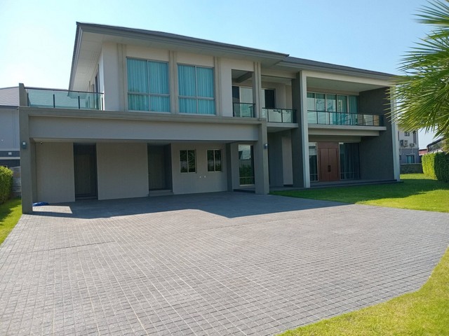 LV53418 ให้เช่า บ้านเดี่ยว เดอะ ปาล์ม บางนา-วงแหวน The Palm Bangna-Wongwaen ใกล้สวนและสโมสร ราคาเช่า : 250,000 บาท/เดือน (สัญญา 1 ปี)ที่ตั้ง : ถนนสุขาภิบาล 2 แขวงดอกไม้ เขตประเวศ กทม.ชื่อโครงการ : เดอะ ปาล์ม บางนา-วงแหวน / The Palm Bangna-Wongwanรายละเอียด : - บ้านเดี่ยว 2 ชั้น (ในซอยมีแค่ 2หลัง หน้าโครงการ)- พื้นที่ใช้สอย 452 ตร.ม. - พื้นที่ดินของบ้าน 191 ตร.ว.- 4 ห้องนอน - 5 ห้องน้ำ - 1 ห้องแม่บ้าน- พื้นที่ชั้นบนมีห้องทำงานและ