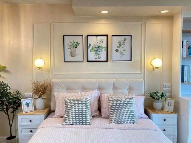 ราคาเพียง 2.59 ล้าน 45 ตรม. #Hillside4 Condo – #วิวเมืองเชียงใหม่ บน #ถนนห้วยแก้ว #เฟอร์นิเจอร์ครบ พร้อมเข้าอยู่ได้ทันที ทำเลใจกลางเมือง เดินทางสะดวก ใกล้แหล่งช้อปปิ้ง คาเฟ่ และมหาวิทยาลัยเชียงใหม่ชั้น 6 | 45 ตร.ม. 1 ห้องนอน | 1 ห้องน้ำสิ่งอำนวยความสะดวก (Facilities)ลิฟต์โดยสารที่จอดรถฟิตเนสร้านค้า ร้านกาแฟในโครงการระบบรักษาความปลอดภัย 24 ชม. พร้อมกล้อง CCTVสถานที่ใกล้เคียง (Nearby Places)มหาวิทยา�