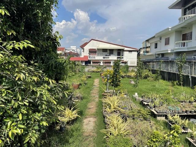 ขายที่ดิน 209 ตร.ว. สุขุมวิท77 อ่อนนุช 14 พื้นที่สีส้ม ซอยกว้าง ซอยตัน เหมาะสร้างบ้าน สำนักงาน Apartment หรือทำธุรกิจ เช่น คาเฟ่ ร้านอาหาร สปา ใกล้ People Park, BTS อ่อนนุช *** ราคาขาย 35 ล้านบาท   ติดต่อ:: ชยา โทร/ID Line:: 0942823961   Link Line:: https://line.me/ti/p/3xFA1An8Kcรหัส# JD312  ที่ดินสุขุมวิท77 อ่อนนุช 14 ทำเลดี เหมาะสร้างบ้าน สำนักงาน Apartment หรือทำธุรกิจ เช่น คาเฟ่ ร้านอาหาร สปา เนื้อที่ 209 ตร.ว. ที่ดินแปลงสี่เหลี่ยม สวย ติดถนนหน�