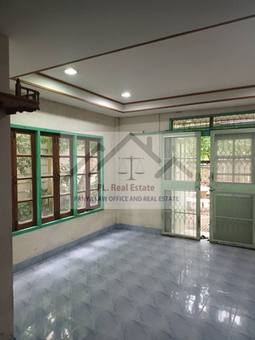 ขายบ้านแปลงมุม74ตารางวาย่านเสรีไทย81สวนสยามใกล้สวนสยามและแฟชั่นไอส์แลนด์สิ่งปลูกสร้างทาวน์เฮ้าส์ชั้นเดียว 2 หลัง มี 2 โฉนดแบ่งขายได้ 42 ตร.ว. และ 32 ตร.ว.ราคาขาย 5,550,000 บาท (ตารางวาละ 75,000 บาท ) (ค่าใช้จ่ายวันโอนฝ่ายละครึ่ง)ที่ตั้ง ถนนเสรีไทย ซอยสวนสยาม11 แขวงคันนายาว เขตคันนายาว กรุงเทพมหานคร 10230https://www.facebook.com/profile.php?id=61581484955548ติดต่อ : คุณภัสพงณ์ 0634098164Line : binkem22เนื้อที่ 74 ตารางวา พร้อมสิ่งป