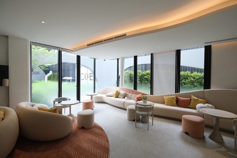 Sub1494 (เจ้าของขายเอง) ขายดาวน์คอนโดห้องมุม 2 นอน | ชั้น 24 วิวสระสวย COBE รัชดา-พระราม 9ห้อง B2402 ชั้น24Type: 2 Bedrooms ขนาด 55.05 ตรม. ตึกB ห้องมุมสวยมาก ไม่ชิดหน้าถนนเกินไป เดินไม่ลึกจากหน้าทางเข้า  Type นี้ มีแค่ 1 ห้องต่อ1 ชั้น ตึกโซนหน้าขายหมดเกลี้ยง!!  ทำเล: รัชดา–พระราม 9 ใกล้ MRT / ศูนย์กลางธุรกิจขายดาวน์ เท่าทุน 769,000บาท + ค่าเปลี่ยนสัญญา10,000(สำหรับต่างชาติ คนไทยค่าเปลี่ยนสัญญาฟรี)ผ่อนดาวน์ครบ�