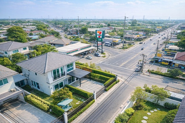 ทางด่วน และเชื่อมต่อถนนลำลูกกา รังสิต ใกล้ตลาดใหญ่ลำลูกกา 1.0 กม. เช่าบ้านเดี่ยว 4 นอน 3 น้ำ 58ตร.ว. 230 ตร.ม. บึงคำพร้อย 29,999 B-M. ขาย 4.69 ลบ.วิวสวนหลังบ้านไม่ติดใคร วงแหวน-ลำลูกกาคลอง 6 อากาศถ่ายเทดี เหมาะอยู่อาศัย ทำเลศักยภาพ เดินทางสะดวก ใกล้รร.นานาชาติเคไอเอส 2.4 กม.near Lam Luk Ka Big Market 1.0 km.  58sq.wa. 230sq.m. near LamLukKa Ring Road Khlong6 For sale or rent 4bed 3 bath detached house  29,999B- sale price 4.69million B-M Backyard garden view no neighbors good ventilation ideal for living prime location convenient transportation near KIS International School