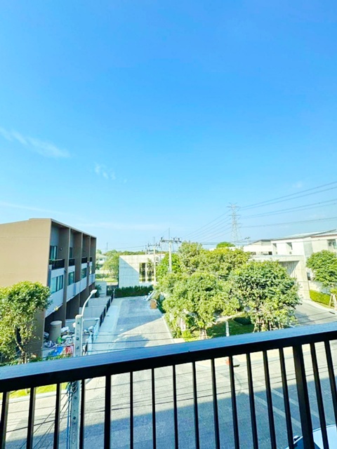 รร.นานาชาติ ไบรท์ตัน กรุงเทพฯ 900 ม.ทาวน์โฮม 3 ชั้น พระราม9-กรุงเทพกรีฑา 3 นอน 3 น้ำ บ้านกลางเมือง  ARL บ้านทับช้าง 3.5 กม. 