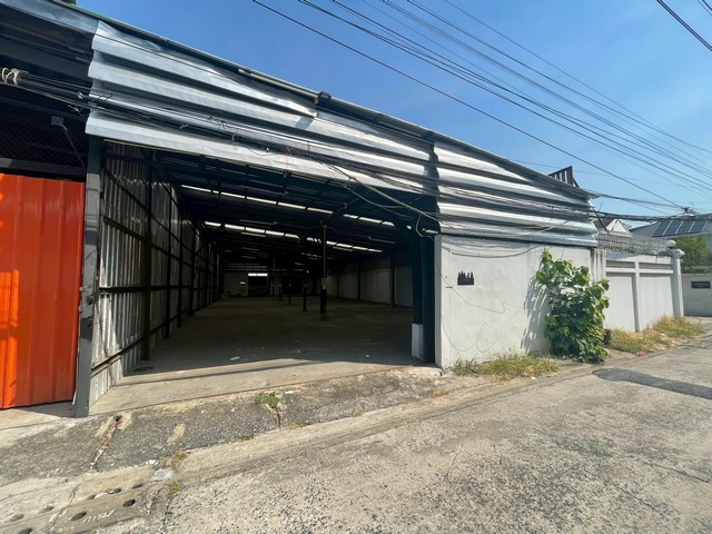 RK0856 ให้เช่าโกดัง ขนาด 330 ตารางเมตร ซอยนวมินทร78 ใกล้ตลาดปัฐวิกรณ์โกดังให้เช่าซอยนวมินทร์78พื้นที่ใช้สอยรวม 360 ตารางเมตร โกดัง 330 ตารางเมตร (10*33)ใกล้ตลาดปัฐวิกรณ์ที่ตั้ง ซอย นวมินทร์ 78แขวงนวลจันทร์ เขตบึงกุ่ม กรุงเทพมหานคร 10230ราคาเช่า 40,000/ เดือน มัดจำ 2 ล่วงหน้า 1Warehouse for rent in Soi Nawamin 78Total usable area 360 square metersWarehouse: 330 square meters (10*33)Near Patthavikorn MarketLocation: Soi Nawamin 78, Nuanchan Subdistrict, Bueng Kum District, Bangkok 10230Rental price: 40,000 THB/month, 2 months deposit, 1 month advance paymentติดต่�