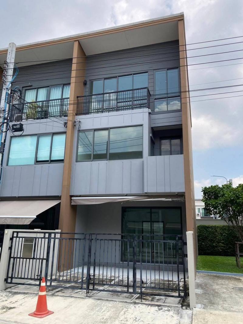ขายทาวน์โฮม 3 ชั้น หลังริม บ้านใหม่ไม่เคยเข้าอยู่ โครงการบ้านกลางเมือง สุขุมวิท-อ่อนนุช