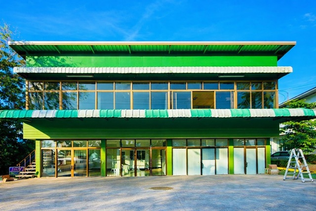 มืองสกลนคร ปตท.ใกล้ตลาดพังขว้าง 900 ม. 44 ตร.ว. 350 ตร.ม. พังขว้างเหนือ 200 ม.อาคารพาณิชย์ 2 ชั้น 5นอน 3 น้ำ 