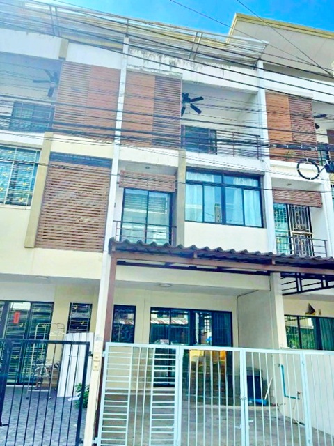 เดอะมอลล์ บางแค 3.9 กม. เพชรเกษม69 ทาวน์โฮมให้เช่า 3 ชั้น 3 นอนวิคตอเรีย การ์เด้นส์ 500 ม. 3 น้ำ20 ตร.ว.240 ตร.ม.ทำเลศักยภาพ ถนนเพชรเกษม