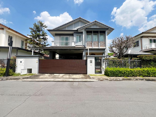 รหัสทรัพย์ 69180บ้านเดี่ยว หมู่บ้านนันทวัน อุทยาน-อักษะ ราคาถูกสุดในโครงการพิกัดที่ตั้ง : ถนนพุทธมณฑลสาย4  ถนนอุทยาน ตำบลศาลายา อำเภอพุทธมณฑล จังหวัดนครปฐม รายละเอียดทรัพย์สิน-ขนาดที่ดิน 68.6 ตารางวา พื้นที่ใช้สอยประมาณ 200 ตารางเมตร-บ้านมี 3ห้องนอนชั้นบน 1 ห้องนอนชั้นล่าง  3 ห้องน้ำ 1 ห้องรับแขก 1 1 ห้องนั่งเล่น1 ห้องครัวไทย + Pantry  1 ห้องแม่บ้านพร้อมห้องน้ำแยก - สามารถจอดร�