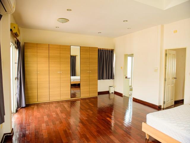 ให้เช่า ขายบ้านเดี่ยว โครงการ เพอร์เฟคเพลส รามคำแหง 164 Perfect Place Ramkhamhaeng ติดโรงเรียนนานาชาติร่วมฤดี เดินทางสะดวก*** ราคาเช่า 50,000 บาท/เดือน*** ราคาขาย 13,500,000 บาทติดต่อ คุณช่อผกา โทร 0616198565 LINE 0616198565สำรอง LINE 0812523279 ส่งลิ้งก์ไว้ได้เลยรหัส# T26-294บ้านเดี่ยว 2 ชั้น โครงการเพอร์เฟคเพลส รามคำแหง 164เนื้อที่ 90 ตารางวา3 ห้องนอน3 ห้องน้ำ1 ห้องแม่บ้านพร้อมเฟอร์นิเจอร์และเครื่องปรับอากาศติดโรงเรียน นา�