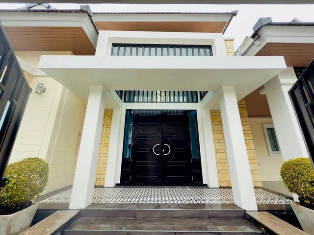 TEL : 092-288 9359 คุณดนิตาLine : https://line.me/ti/p/yxo92dHWP1ขายบ้านพลูวิลล่า ซอยสยามคันทรีคลับ พัทยา บางละมุง ชลบุรี ราคาขายขาย 8,900,000 บาท ค่าโอน 50/50รายละเอียด : ขนาดพื้นที่ดิน : 90 ตารางวา3 ห้องนอน (ห้องน้ำในห้องนอนทุกห้อง)4 ห้องน้ำ1 ห้องครัว1 ห้องนั่งเล่น2 ที่จอดรถ1 ห้องเเม่บ้านเครื่องใช้ไฟฟ้า เเละเฟอร์นิเจอร์ครบ  สิ่งอำนวยความสะดวก : สระว่ายน้ำส่วนตัว, สระว่ายน้ำส่วนรวม, ฟิตเนส, รปภ 24 ชม.บ้านสวย ท�